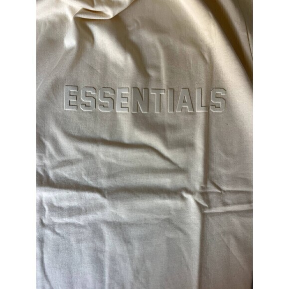 Fear of God Essentials T-Shirt Eggshell Brand NWT - Picture 4 of 8